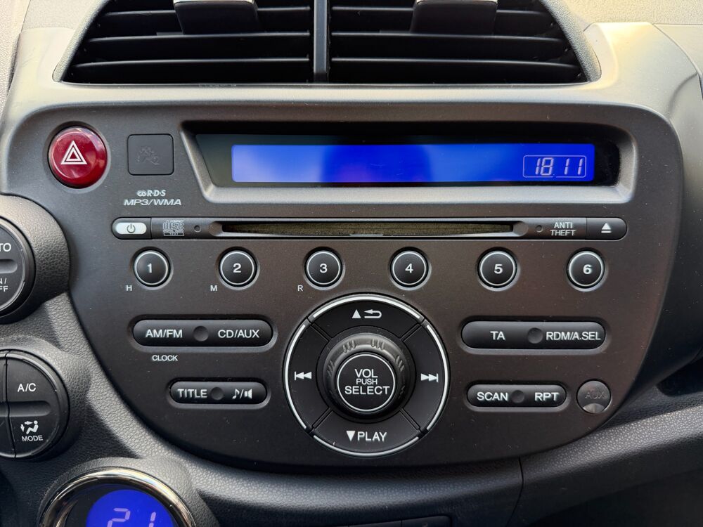 Jazz LUXURY 1.4 IVTEC 100H 90 ch HYBRID FULL-HYBRID BVA 2011 occasion 17100 Saintes