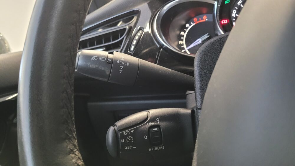 DS3 1.6 HDI 90ch AIRDREAM SOCHIC + SIEGES CHAUFFANTS 2014 occasion 21850 Saint-Apollinaire