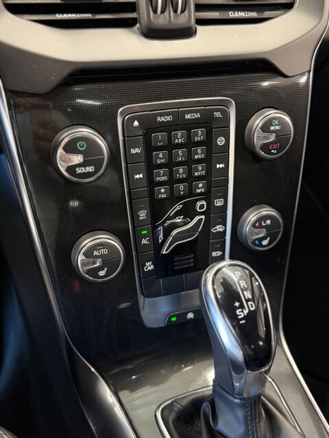 V40 1.5 T2 120 Ch EDITION - TOIT PANO 2019 occasion 79000 Niort
