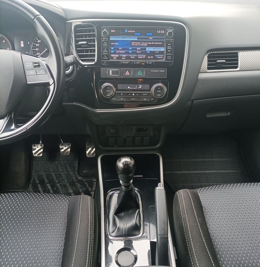 Outlander 2.2 DID 150 INTENSE NAVI 2WD 5 places 2017 occasion 33210 Maz&egrave;res
