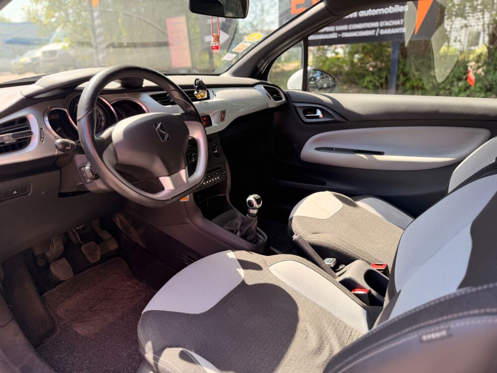 DS3 1.4 HDI 70CH CHIC - ORDINATEUR DE BORD - VITRES ELECTRIQUES 2011 occasion 76150 Saint-Jean-du-Cardonnay