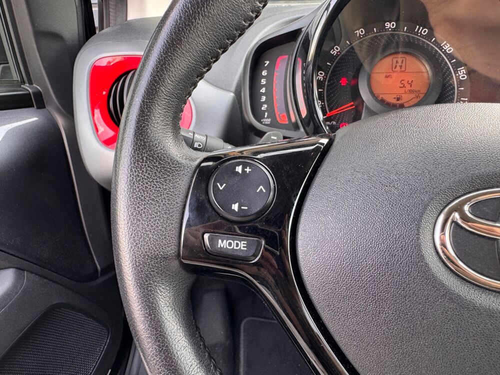 Aygo 1.0 VVTI 70 X-Play X-Shift / CAMERA DE RECUL / CARPLAY / CLI 2021 occasion 26000 Valence