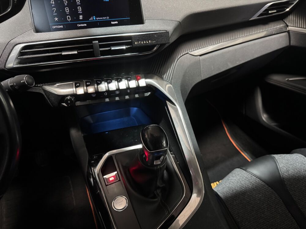 3008 GENERATION-II 1.6 120 CH ALLURE / CAMERA 360 / CARPLAY / COU 2017 occasion 29000 Quimper
