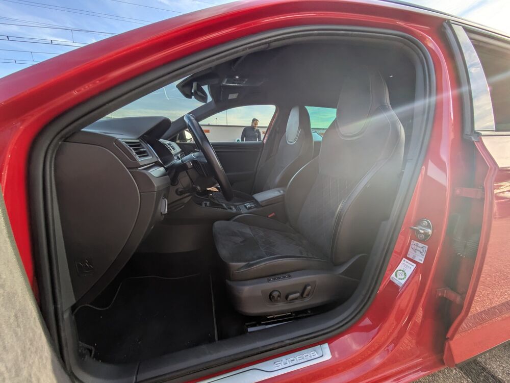 Superb Combi IV SPORTLINE 1.4 TSI 218CH DSG HYBRID Virtual Cockpit 2020 occasion 69420 Ampuis