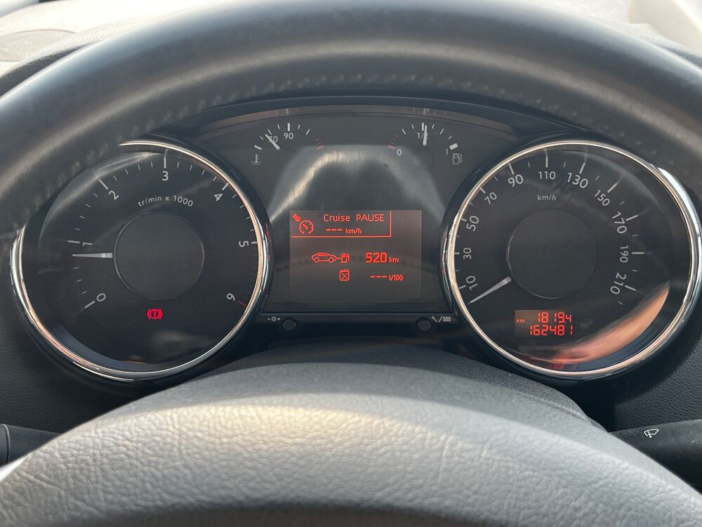5008 GENERATION-I 1.6 HDI 115 CH ALLURE / 7 PLACES 2014 occasion 47000 Agen