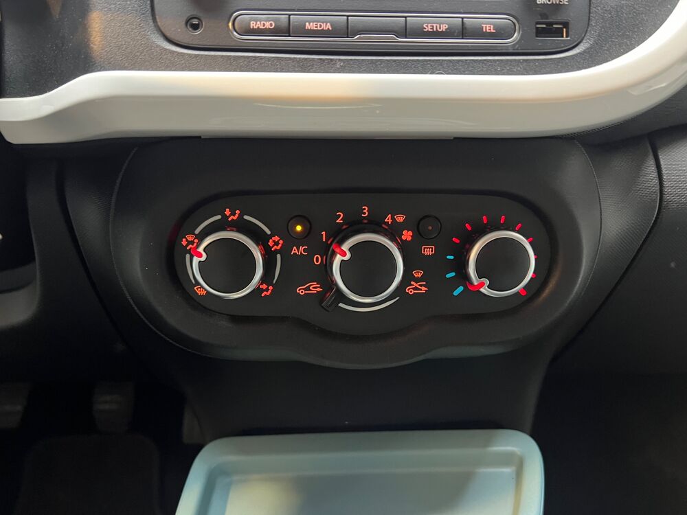 Twingo 1.0 SCE 70 INTENS // FAIBLE KILOMETRAGE // CLIMATISATION // 2015 occasion 33320 Eysines