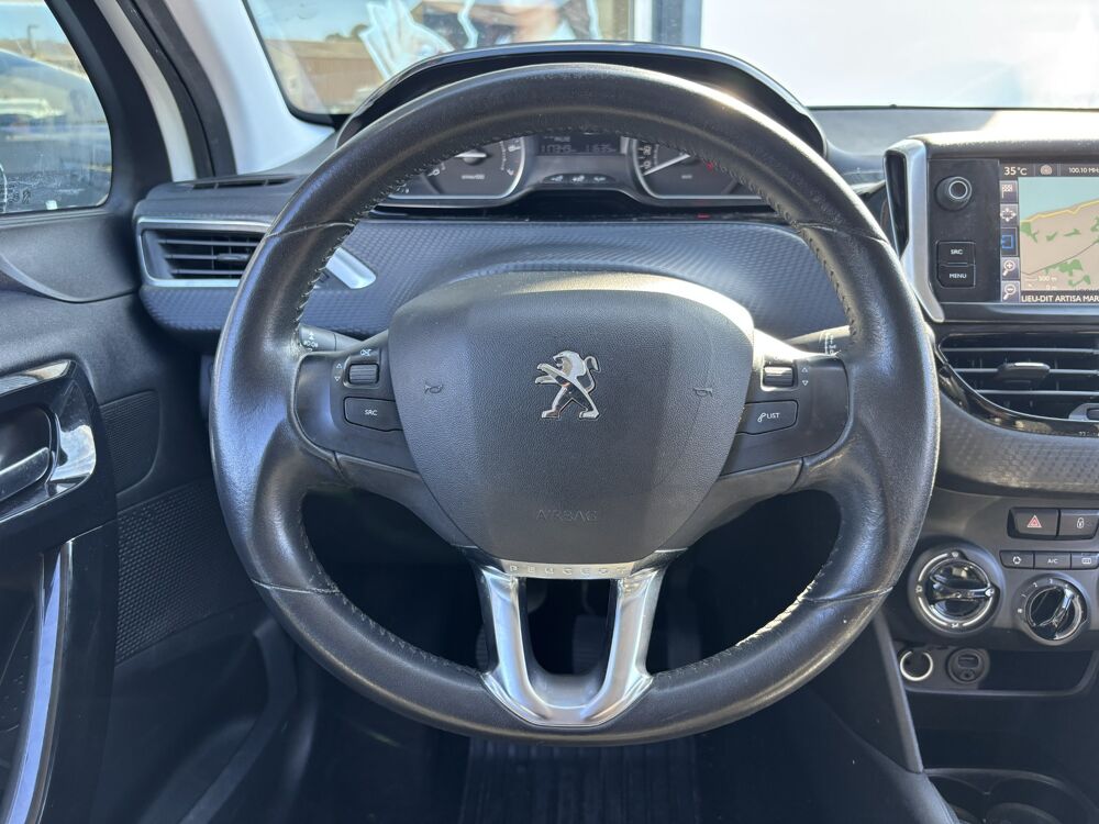 208 1.2 PURETECH 82ch STYLE 5P / DISTRIBUTION OK / BLUETOOTH / C 2016 occasion 64122 Urrugne