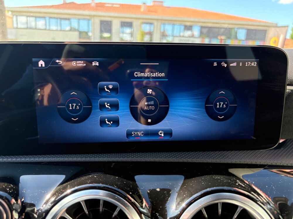 Classe A 1.3 180 135 CH HYBRID MHEV PREMIUM AMG LINE BVA / SUIVI MERC 2023 occasion 40000 Mont-de-Marsan
