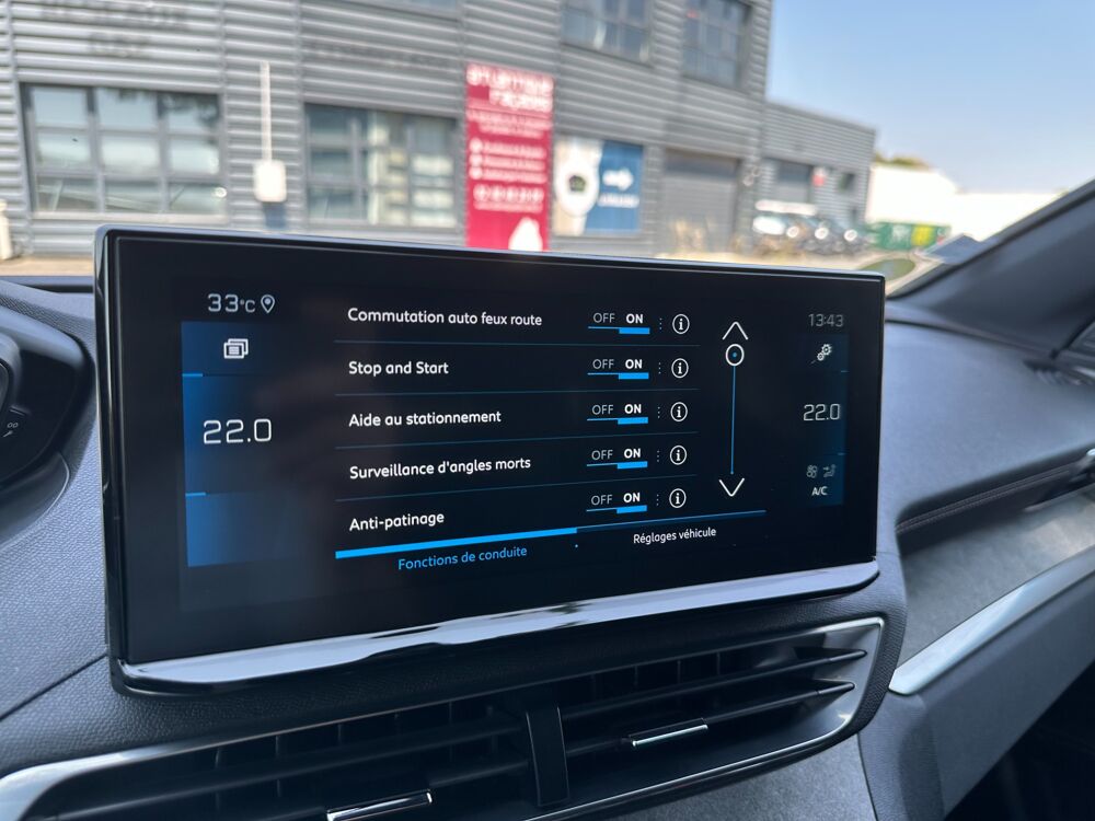 3008 1.5 BLUEHDI 130CH / GT / ATTELAGE - CAMERA - CARPLAY - GPS - 2021 occasion 44220 Cou&euml;ron