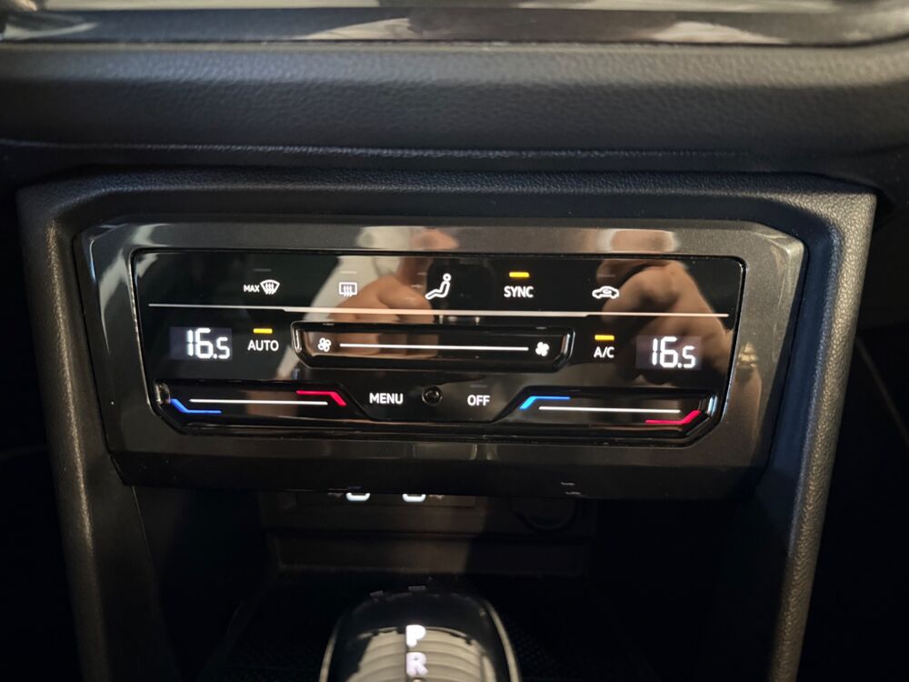 Tiguan 2.0 TDI 150 Ch BLACK R-LINE DSG BVA - CARPLAY - ENTRETIENS V 2021 occasion 79000 Niort