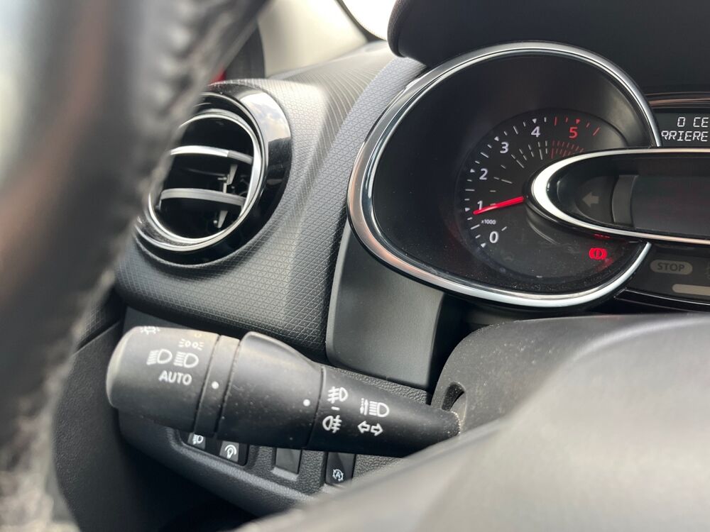 Clio 1.5 DCI 90 BUSINESS EDC BVA 2018 occasion 38590 Saint-&Eacute;tienne-de-Saint-Geoirs