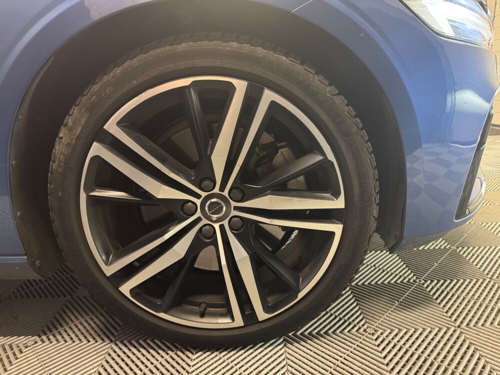 V60 2.0 T8 390ch TWIN-ENGINE PHEV HYBRID R-DESIGN AWD GEARTRONIC 2019 occasion 78125 Gazeran