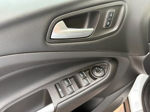 Kuga 2.0 TDCI 150ch TITANIUM 4X2 START-STOP / ATTELAGE - RADAR AV 2016 occasion 76150 Saint-Jean-du-Cardonnay