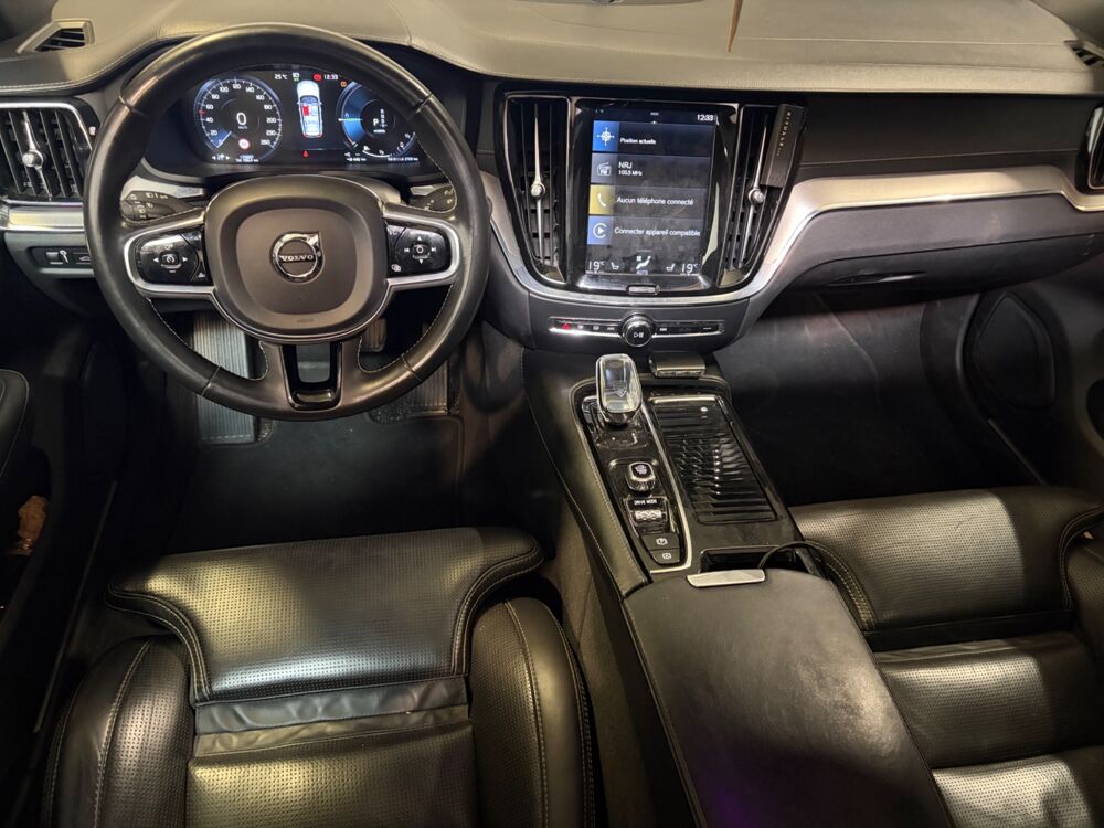 V60 2.0 T8 303 ch + 87 ELEC TWIN-ENGINE HYBRID INSCRIPTION LUXE 2020 occasion 78125 Gazeran