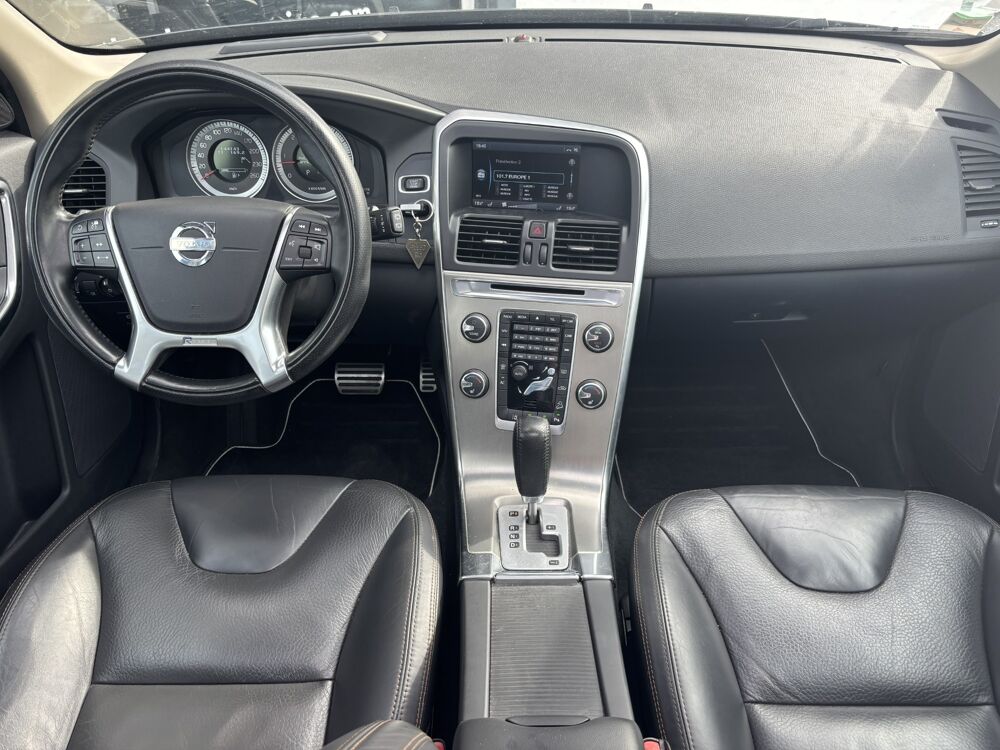 XC60 2.4 D5 215ch AWD XENIUM GEARTRONIC BVA / TOIT OUVRANT / DIST 2012 occasion 64122 Urrugne