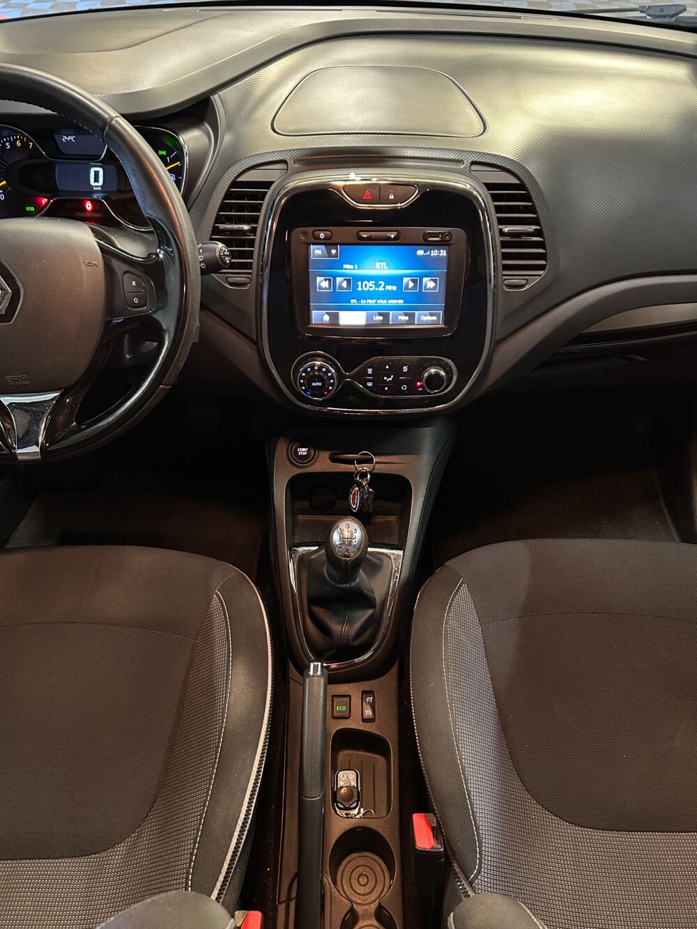 Captur 0.9 TCE 90 CH INTENS - 1ERE MAIN- ENTRETIEN COMPLET 2015 occasion 69400 Arnas