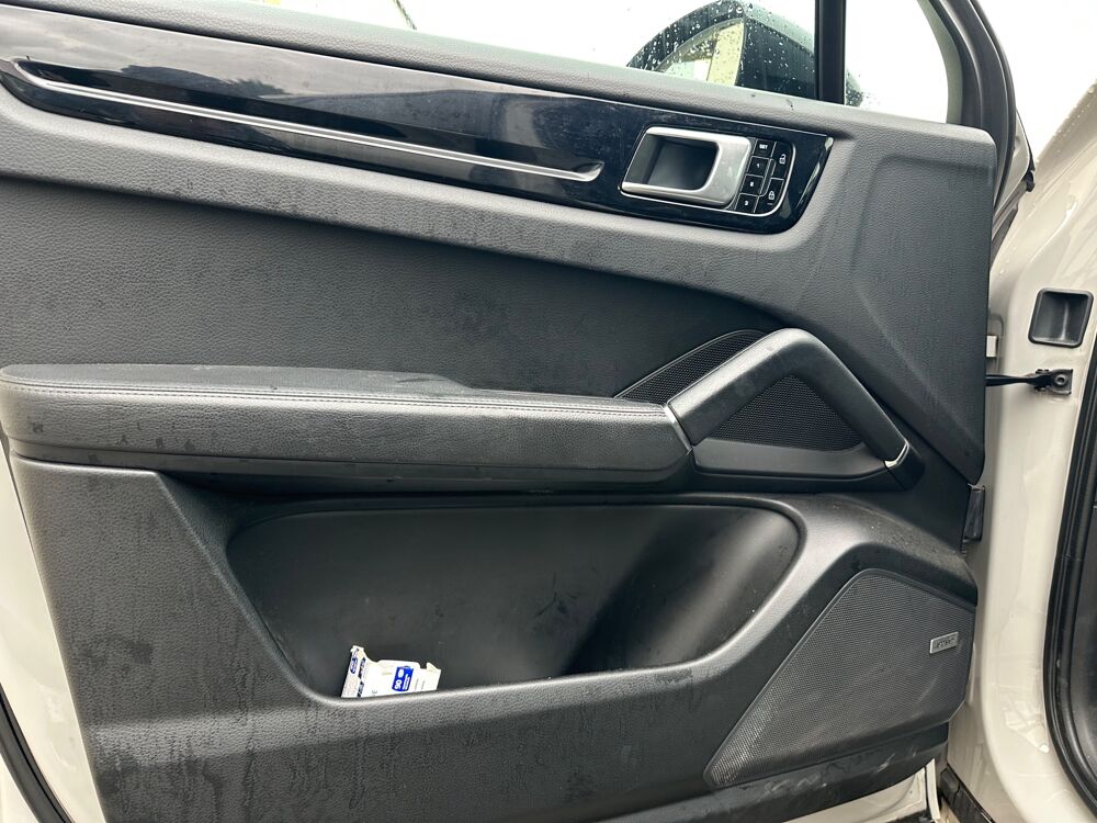 Cayenne COUPE 3.0 E-HYBRID 462H 340ch PHEV 14.1KWH PLATINUM EDITION 2021 occasion 69420 Ampuis