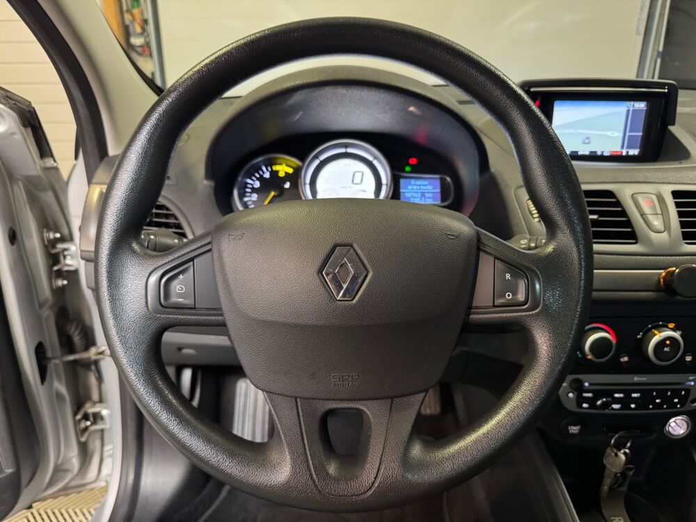 M&eacute;gane ESTATE 1.5 DCI 110ch BUSINESS REGULATEUR DE VITESSE/ TOM TO 2012 occasion 78125 Gazeran