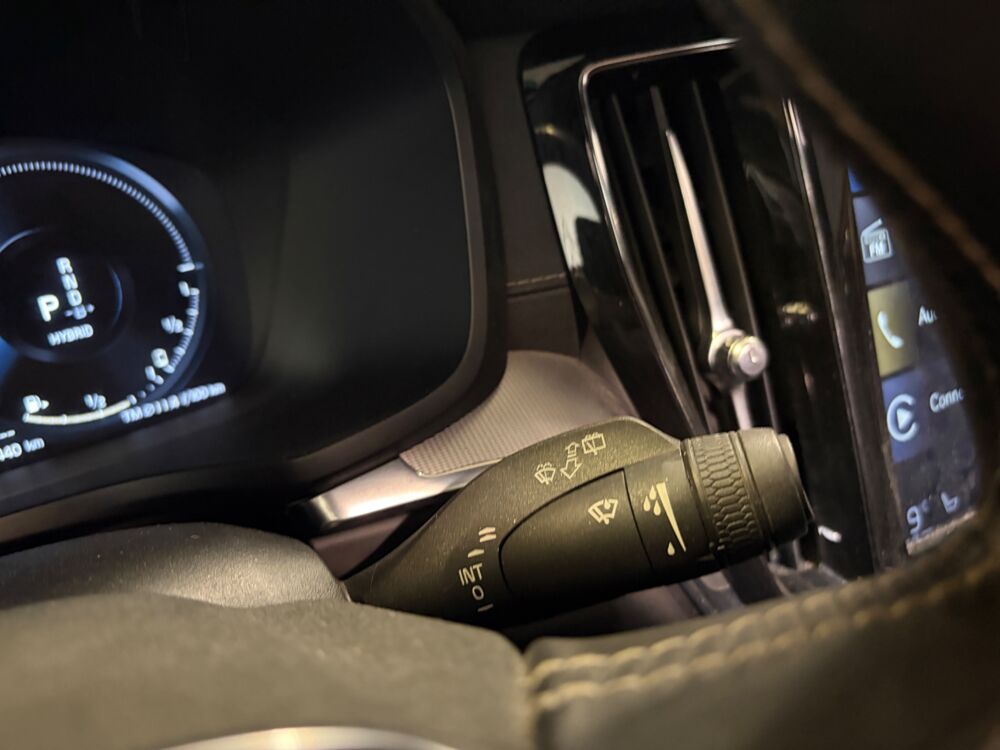 V60 2.0 T8 303 ch + 87 ELEC TWIN-ENGINE HYBRID INSCRIPTION LUXE 2020 occasion 78125 Gazeran