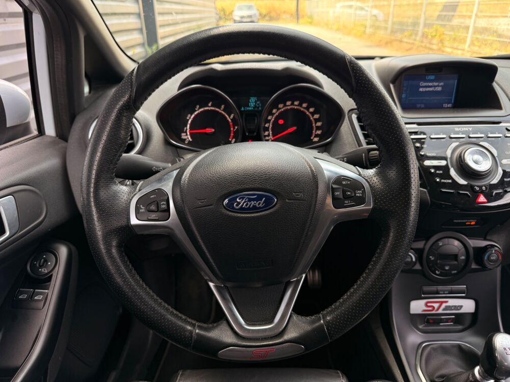 Fiesta ST 200 - 1.6 ECOBOOST 200ch - STORM GREY - SIEGES RECARO 2017 occasion 44220 Cou&euml;ron