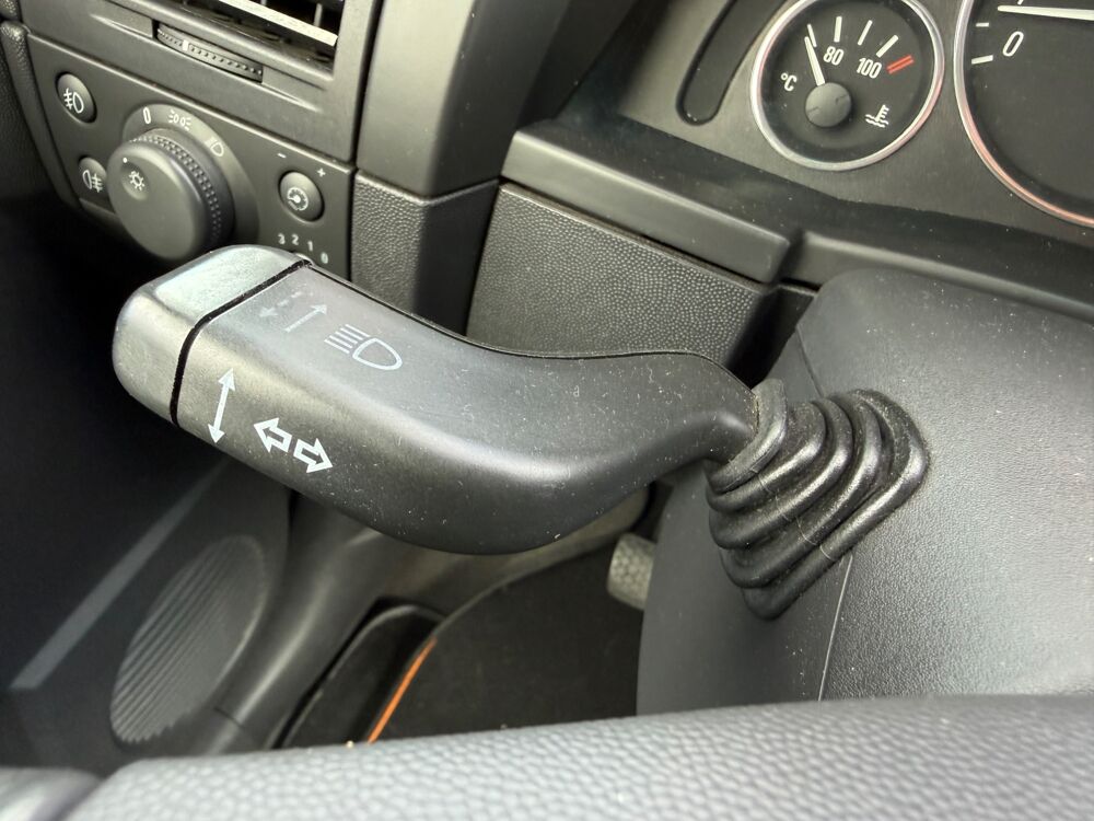 Meriva 1.7 CDTI 100CH COSMO - RADIO - VERROUILLAGE CENTRALISE - 2004 occasion 27000 &Eacute;vreux