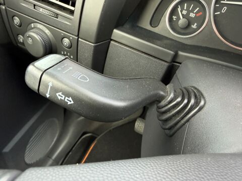 Meriva 1.7 CDTI 100CH COSMO - RADIO - VERROUILLAGE CENTRALISE - 2004 occasion 27000 &Eacute;vreux