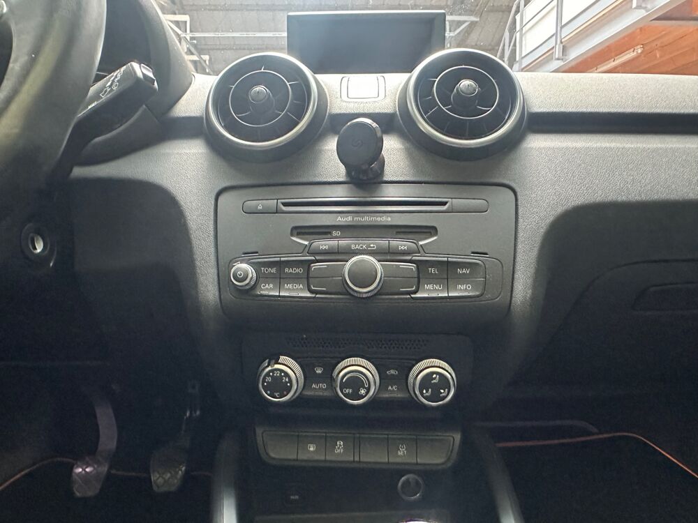 A1 SPORTBACK 1.4 TFSI 120 AMBIENTE / TOIT OUVRANT 2014 occasion 55430 Belleville-sur-Meuse