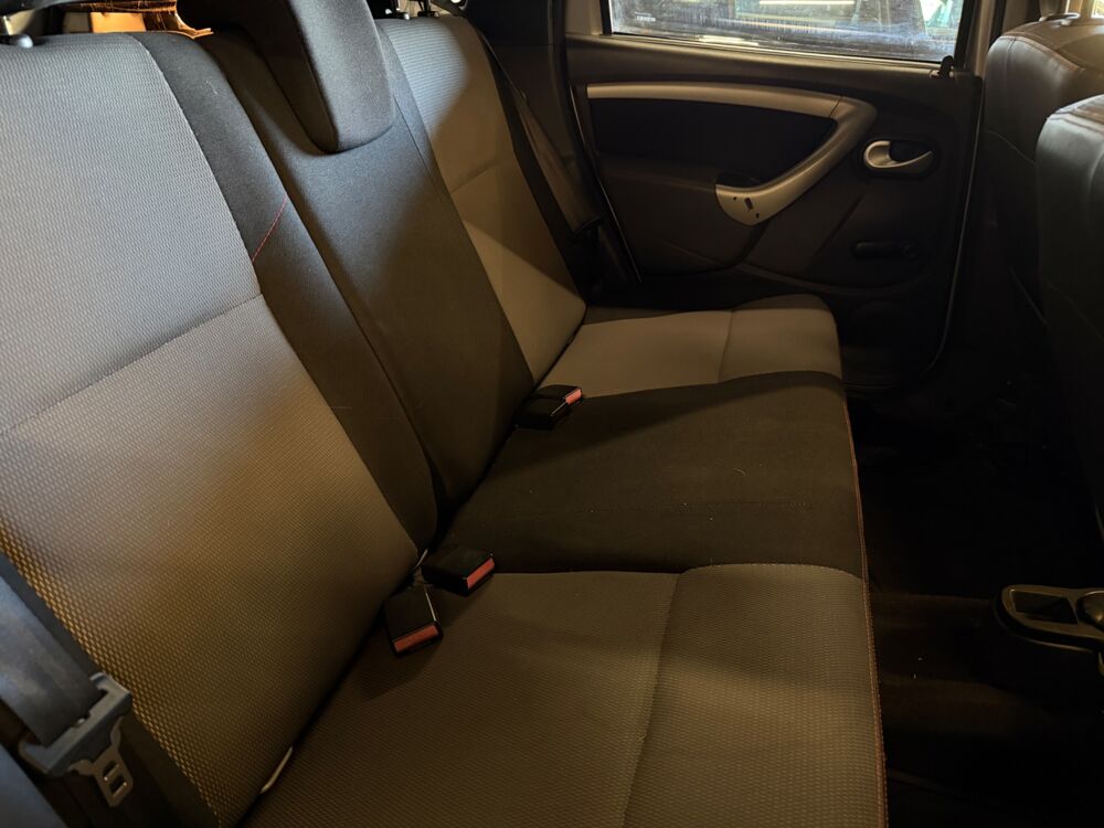 Duster 1.5 DCI 90 CH 4X4 - ATTELAGE- DISTRIBUTION OK 2013 occasion 69400 Arnas