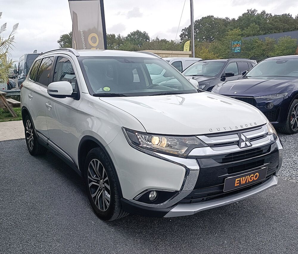 Outlander 2.2 DID 150 INTENSE NAVI 2WD 5 places 2017 occasion 33210 Maz&egrave;res