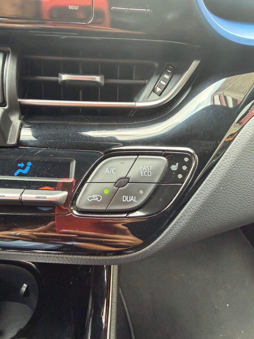 C-HR 1.8 HSD 122H 100 FULL-HYBRID Collection 4X2 E-CVT BVA 2019 occasion 69150 D&eacute;cines-Charpieu