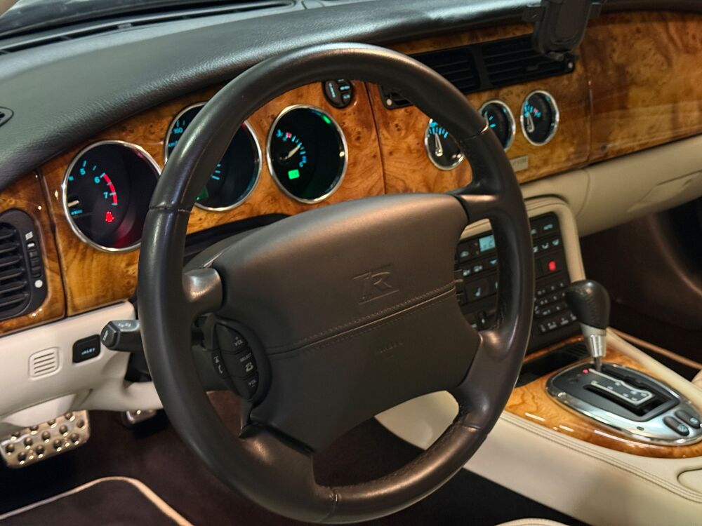 XKR COUPE 4.2 395CH S SUPERCHARGED BVA SPIRIT OF LEGEND/ 1ERE MA 2006 occasion 78125 Gazeran