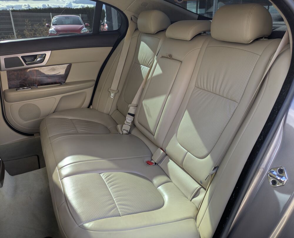 XF S - V6 3.0 D 275ch LUXURY PREMIUM BVA 2010 occasion 25300 Pontarlier