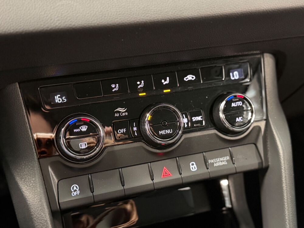 Karoq 1.6 TDI 116 Ch AMBITION - ATTELAGE ELECTRIQUE - 4X2 DSG7 2019 occasion 79000 Niort