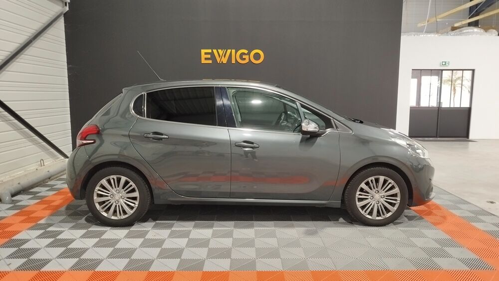 208 PHASE I 1.2 110CV ALLURE / DISTRIBUTION OK / CLIMATISATION A 2017 occasion 17430 Tonnay-Charente