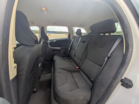 XC60 2.4 D3 165cv KINETIC AWD / PREMIERE MAIN / ATTELAGE / RADAR 2011 occasion 69420 Ampuis