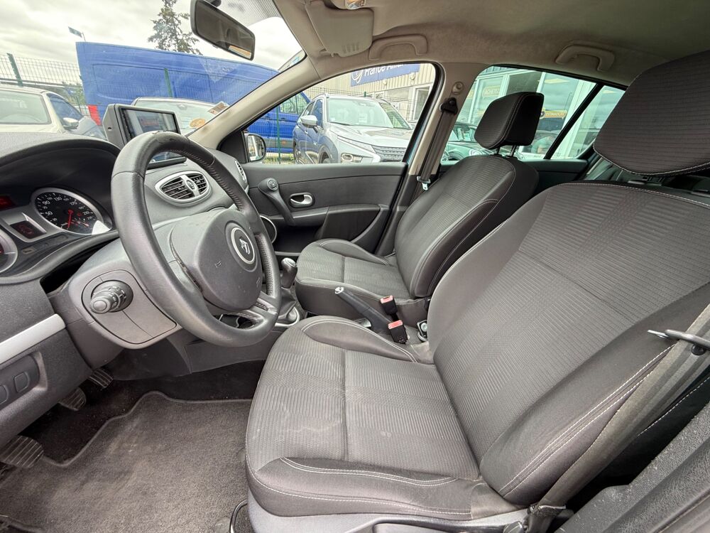 Clio 1.5 DCI 70CH AUTHENTIQUE - CLIMATISATION - CARPLAY 2010 occasion 27000 &Eacute;vreux