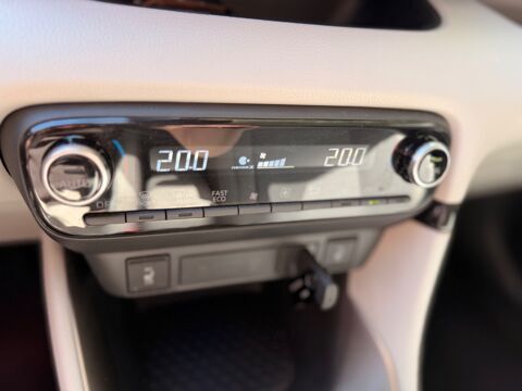 Yaris 1.5 VVTI 115Ch 90 FULL-HYBRID 0.8KWH ELEGANT E-CVT BVA - CAM 2022 occasion 76150 Saint-Jean-du-Cardonnay