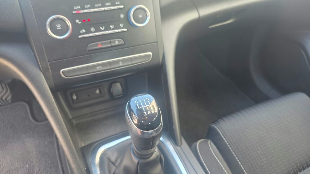 M&eacute;gane 1.3 TCE 115 BUSINESS / RADAR DE RECUL / ENTRETIEN OK / CT OK 2018 occasion 74600 Seynod