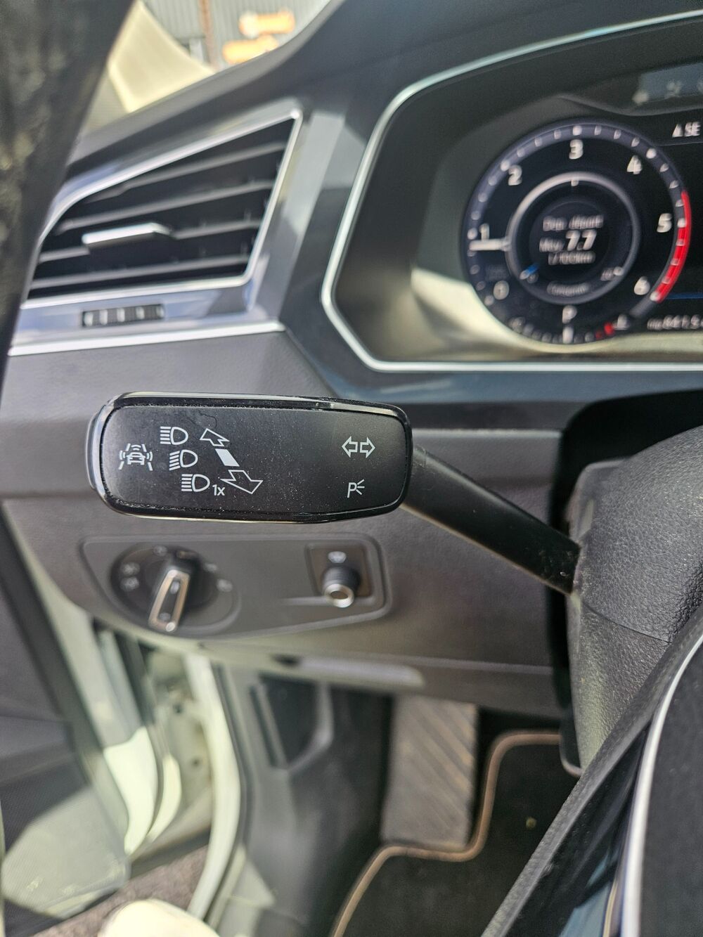 Tiguan 2.0 TDI 150 BLACK R-LINE 4MOTION DSG BVA 2017 occasion 38590 Saint-&Eacute;tienne-de-Saint-Geoirs