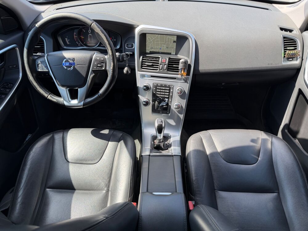 XC60 2.0 D3 150 CH MOMENTUM BUSINESS COURROIE OK / RADARS DE STAT 2016 occasion 40000 Mont-de-Marsan