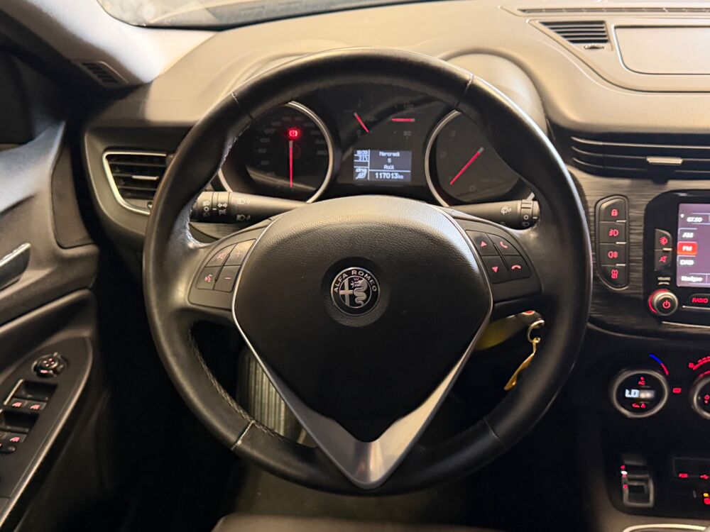 Giulietta 1.6 JTDM 120 Ch BUSINESS START-STOP 2017 occasion 24750 Tr&eacute;lissac