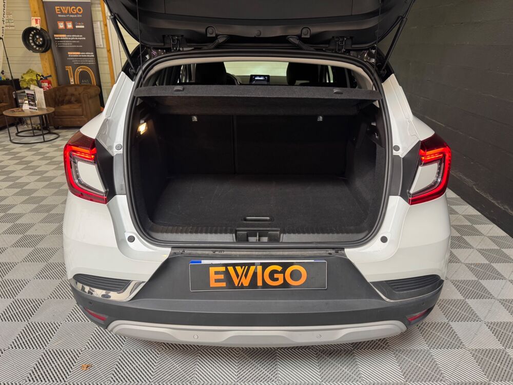 Captur 1.3 TCE 160 HYBRID ICONIC TOIT OUVRANT/ GRAND ECRAN/ CAMERA 2022 occasion 78125 Gazeran