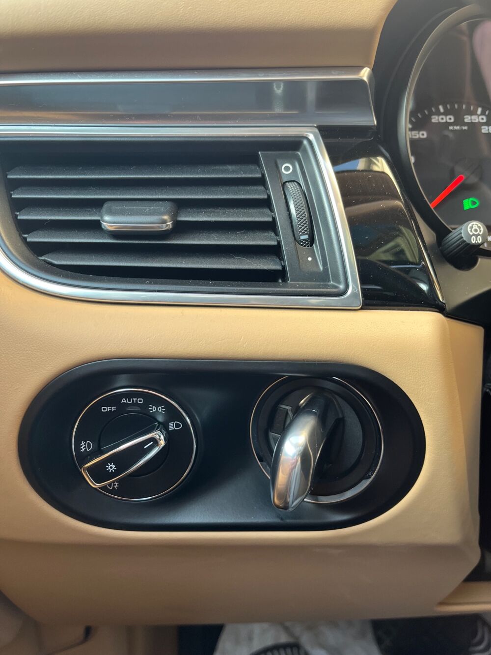 Macan 3.0 DIESEL 260Ch S PDK BVA SIEGES CHAUFFANT / TOIT OUVRANT 2014 occasion 24750 Tr&eacute;lissac