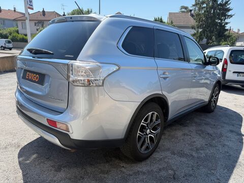 Outlander 2.2 DID 150 CH INVITE 4WD 7 PLACES 2015 occasion 25000 Besan&ccedil;on