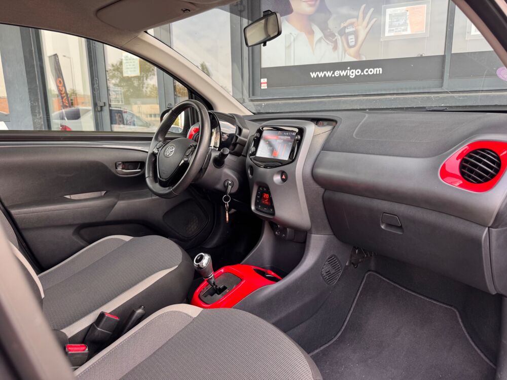 Aygo 1.0 VVTI 70 X-Play X-Shift / CAMERA DE RECUL / CARPLAY / CLI 2021 occasion 26000 Valence