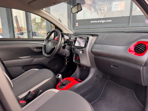 Aygo 1.0 VVTI 70 X-Play X-Shift / CAMERA DE RECUL / CARPLAY / CLI 2021 occasion 26000 Valence