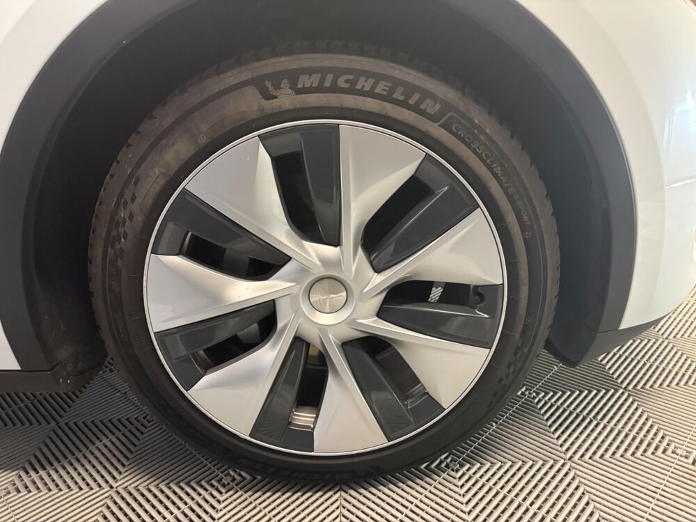 Model Y STANDARD 255 ch 60KWH RWD - AUTOPILOT - TOIT PANORAMIQUE - A 2022 occasion 78125 Gazeran