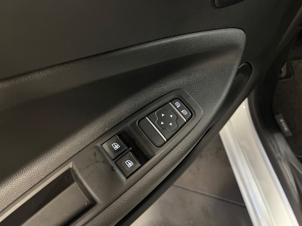 Zo&eacute; R135 E-TECH ZE 52KWH ACHAT-INTEGRAL EQUILIBRE BVA // APPLE C 2022 occasion 44300 Nantes