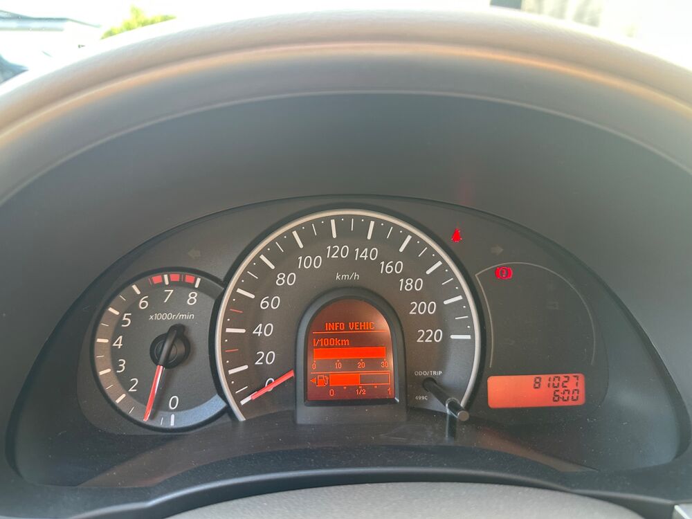 Micra 1.2 80ch CLIM / AIDE AU STATIONNEMENT / MOTEUR A CHAINE 2011 occasion 38420 Le Versoud