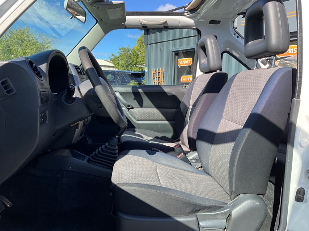 Jimny 1.3 VVT 85 JLX 4WD / ENTRETIENS OK / CT OK / CLIM / CAPOTE N 2006 occasion 17000 La Rochelle